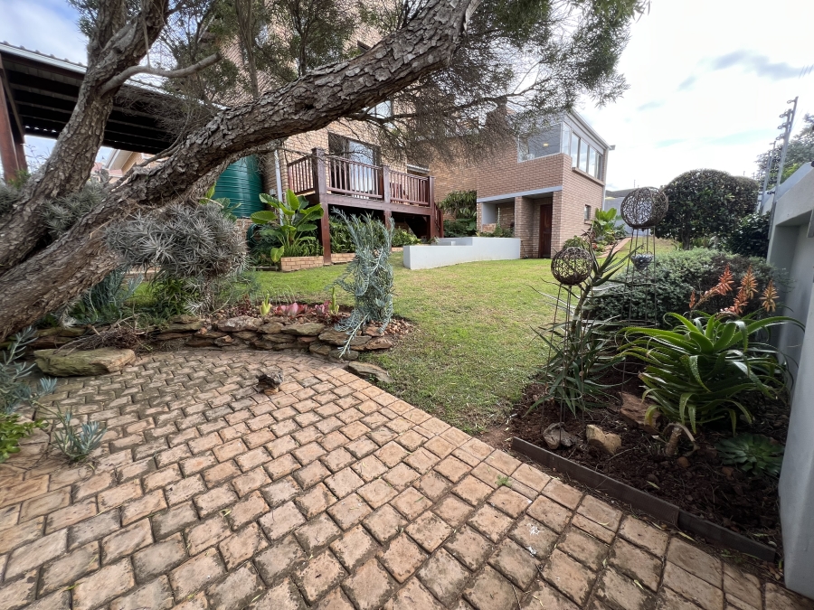 4 Bedroom Property for Sale in Wavecrest Eastern Cape